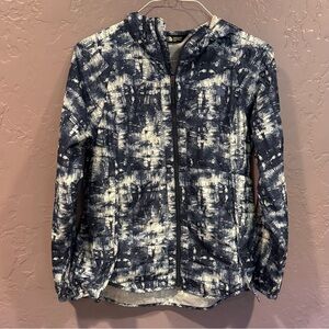 The North Face Women's Navy and White Lightweight Packable Jacket - M